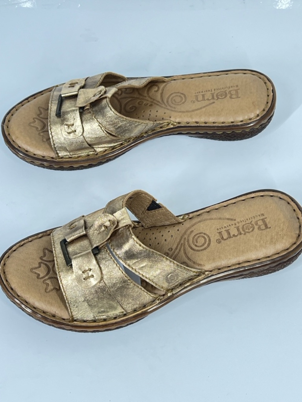BORN Women’s US 7 EU 38 Gold Lightweight Leather Slip On Comfort Summer Shoe